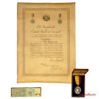 ORDEN LIBERTADOR, GRADO CABALLERO, CON DIPLOMA FIRMADO POR MEDINA ANGARITA Y USLAR PIETRI. RARO COMO CONJUNTO