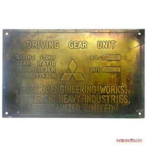 PLACA DE UNA LOCOMOTORA MITSUBISHI "MULA" DEL CANAL DE PANAMÁ