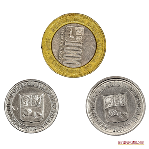 LOTE DE 3 MONEDAS VENEZOLANAS CON ERROR: DOS DE GIRO Y UNA DE LAMINACIÓN