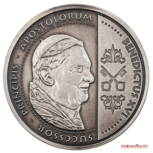 MEDALLA EN HOMENAJE AL PAPA BENEDICTO XVI