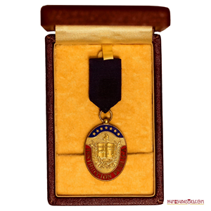 HERMOSA MEDALLA A LOS COLABORADORES DE LA INSTRUCCIÓN PÚBLICA